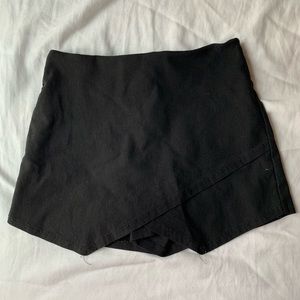 American Threads black envelop skort